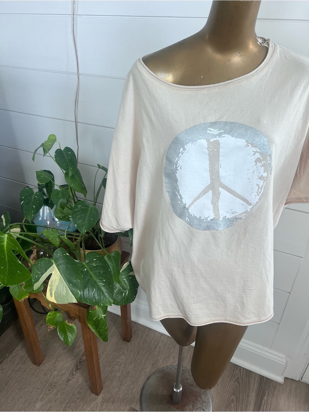Cream Graphic Peace Sign Tee